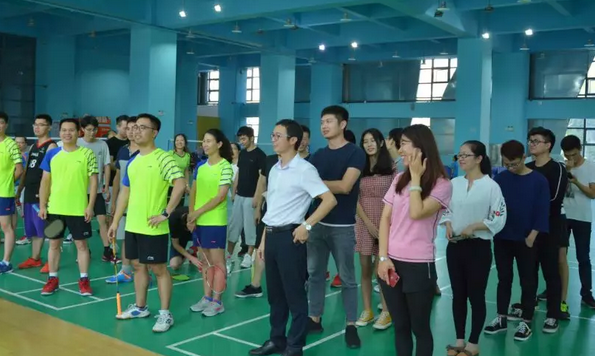 pg电子游戏试玩2018羽毛球赛圆满举行